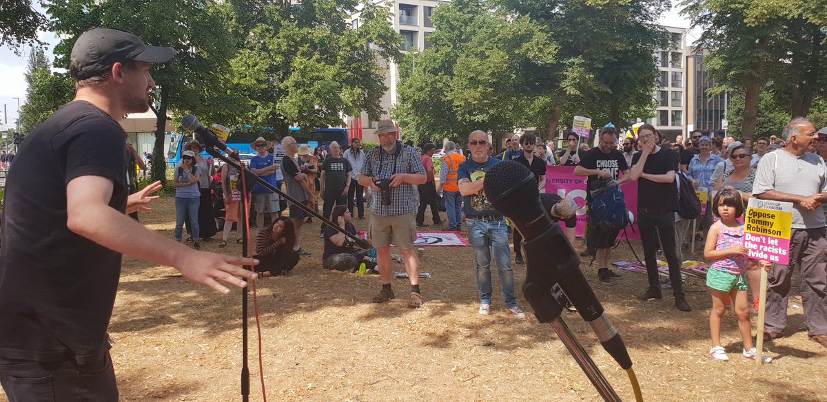 AntiRacismDay's tweet photo. Tom Holliday #McStriker #BFAWU gets the crowd galvanised on #UnityProtest opposing far right:
"In the @FastfoodRights #McStrike we organise as migrant workers, as black and white, as every creed or colour... And we have to oppose racist division... whose streets? OUR STREETS!" https://t.co/Rm2zT8DrJ4