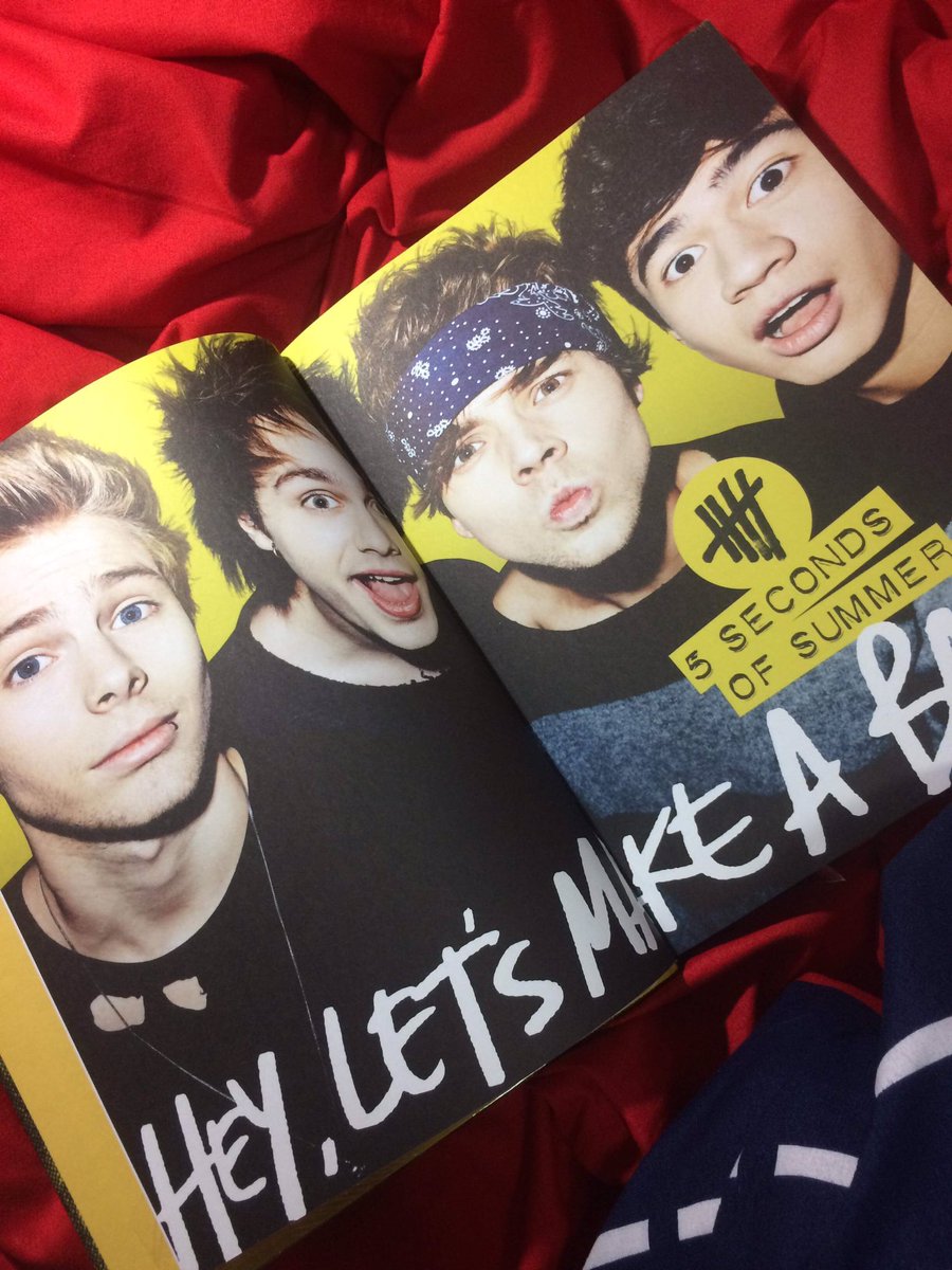 beautyshoppppp's tweet photo. The officials 5sos book ไม่มีขายที่ไหนแล้วว ไม่มีรอยขีดข่วนใดๆ 500บาท #หนังสือมือสอง #หนังสือ #photobook #5sos #5sosthaifans #5sosthai  #calum #luke #michel #ashton #5secondofsummer #aussi #love #shelooksoperfect https://t.co/PYUkOtbcI3