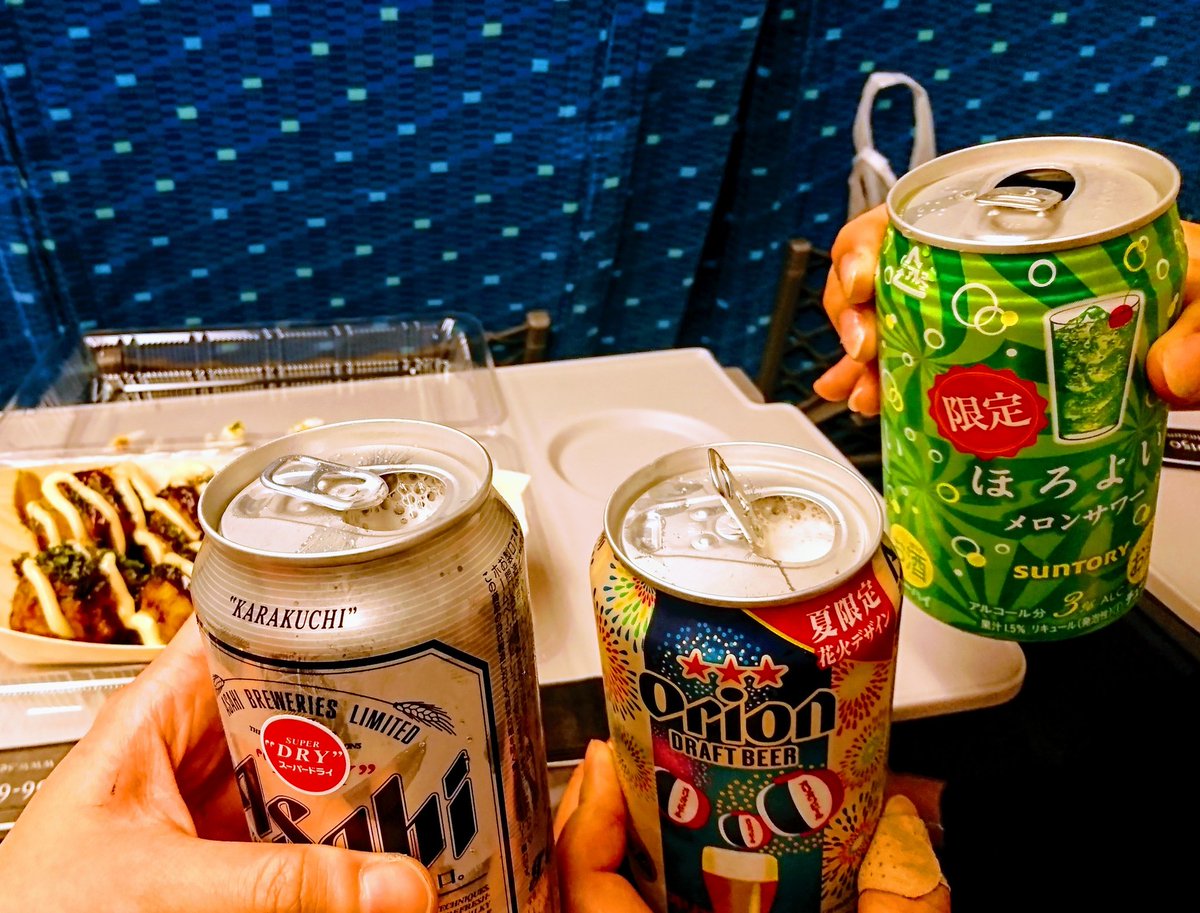 MARI_Drs_Perc's tweet photo. 親戚、桝谷マオさんがドラムの風男塾ライブ激しかったー！

キーボード長﨑ショウさん、
ギター瀬川ユズルさん、
ベース原口アヤトさんというバンドメンバー最高でした＼(^^)／

楽しませてもらい、
東京へ戻ってます～♪

#風男塾 #男装 https://t.co/zOFWphiksC