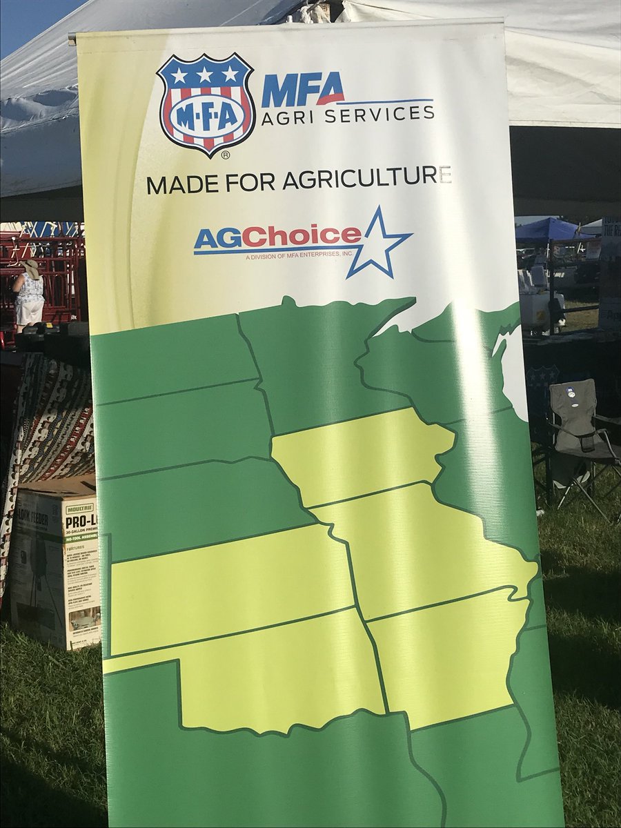 McClintock_Shan's tweet photo. If your at the #FourStateFarmShow sponsered by @FarmTalkNews come see me at the AgChoice booth to discuss crop scouting, grid sampling, seed, and any of your farm supply needs. Stay cool! https://t.co/EmxcGc6CP2