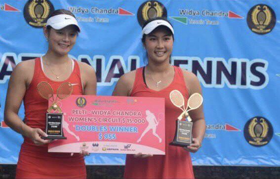 While you were 💤, Arianne Hartono picked up another 🏆, winning the doubles in Indonesia. She also advanced to the singles final. #HottyToddy #RebsOnTour