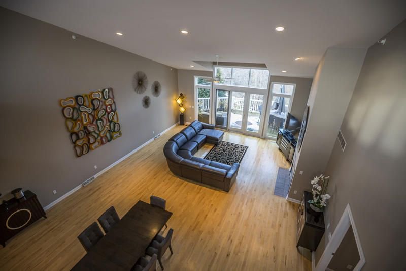 TheLienTeam's tweet photo. Luxury 2 🛏/2 full 🛁 condo in the heart of Brookfield 📍! Unit features a soaring ceiling &amp; den/office loft overlooking it al! Hardwood floors &amp; Maple 🍁 cabinetry throughout.

Check out our Instagram for more pictures! 📸

#dreamwithlien #thejefflienteam https://t.co/0G20OQOoJ1