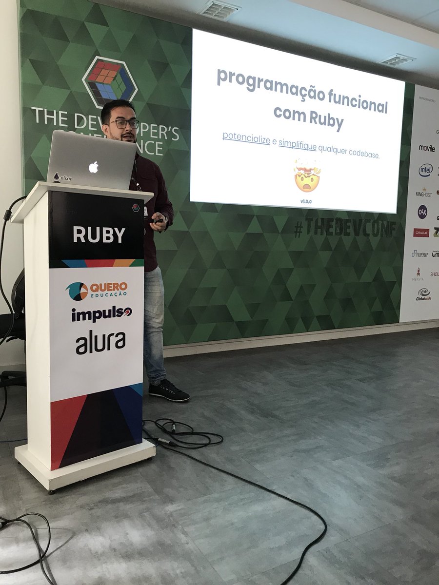 patyziita_'s tweet image. Começando agora a palestra do @serradura falando sobre programação funcional em Ruby #tdcruby2018 #TheDevConf