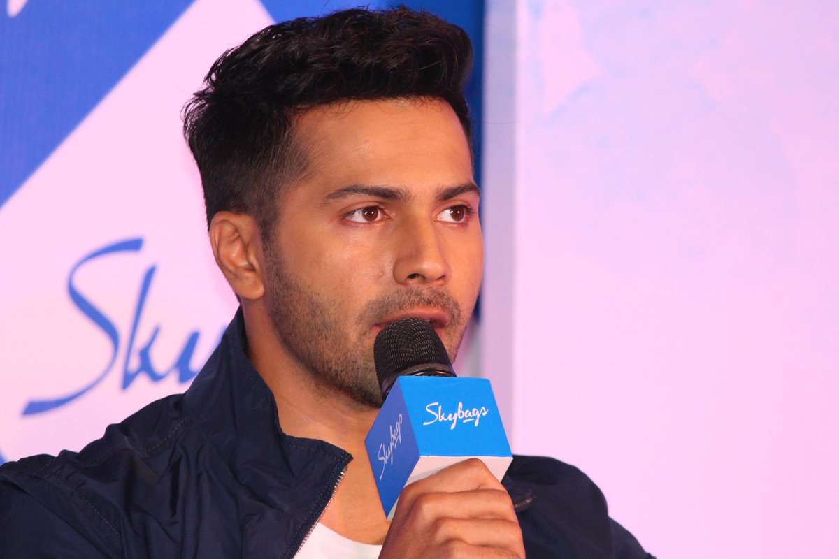 VWellwishers's tweet photo. [5] #throwback @Varun_dvn during a Skybags event ❤️

( source: https://t.co/0UyHi2wrfV ) https://t.co/9pJiJT5Yf5