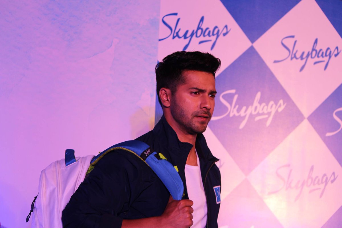 VWellwishers's tweet photo. [3] #throwback Varun during a Skybags event ❤️

( source: https://t.co/0UyHi2wrfV ) https://t.co/D5Myf0bQAd