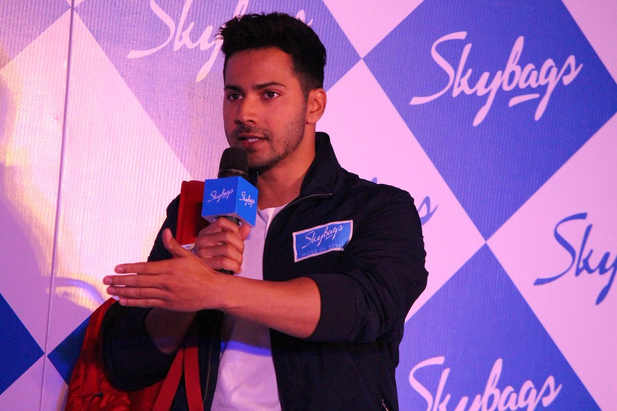 VWellwishers's tweet photo. [3] #throwback Varun during a Skybags event ❤️

( source: https://t.co/0UyHi2wrfV ) https://t.co/D5Myf0bQAd