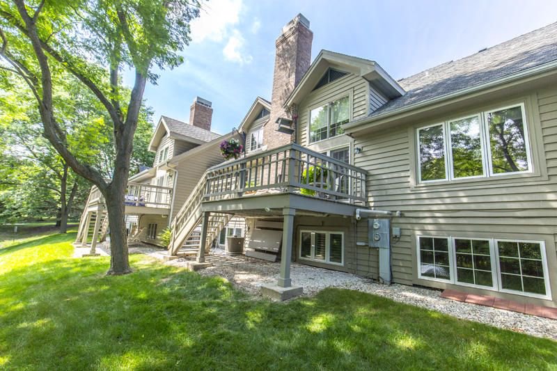 TheLienTeam's tweet photo. Another listing?! 

Move right in 😊! Completely updated Brookfield 📍Condo welcomes you with soaring ceilings 🙌🏼, awesome kitchen w/top-of-the line appliances🍊🥑🍎

Check out our Instagram (@thejefflienteam_wi_realtors) for more pictures! 📸

#dreamwithlien #thejefflienteam https://t.co/G0VbZbLn6W