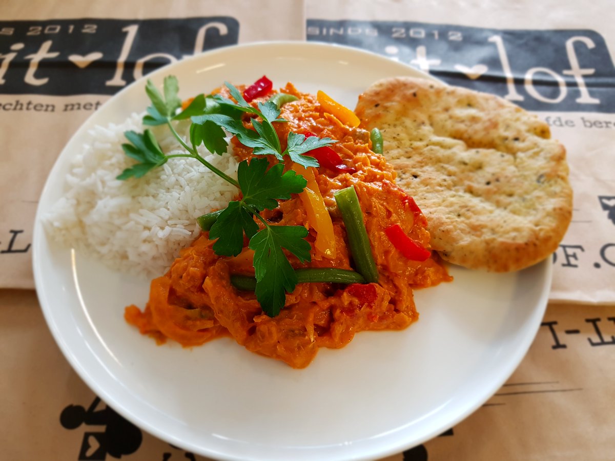 Wit_Lof's tweet photo. #nomnomnom #weekendactie de vegetarische rode thaise curry met zoete aardappel, wortel, linzen en rijst dit weekend voor maar € 5,- bij dé maaltijdwinkel van #Amersfoort De actie is geldt voor afhalen en bezorgen! Smakelijk weekend. https://t.co/qu8XMFgdER