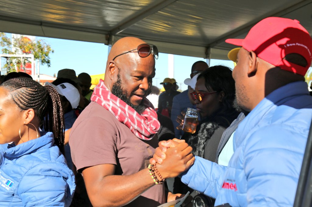 UnpluggedBW's tweet photo. Breaking; @UnpluggedBW are the #SFSMediaChallenge champions. A return trip from Gaborone to Mahalapye we made a top up of only 4.1L of fuel courtesy of @VivoEnergyBots. P10K for the team and another P10k for charity of our choice. #botswanaunplugged https://t.co/VNdVktOUC0
