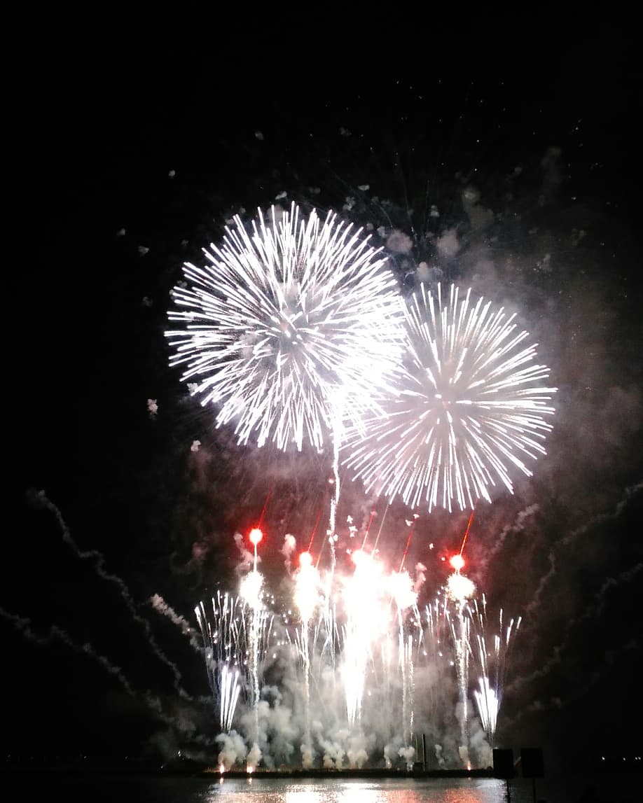 衣浦みなとまつり花火大会 碧南市制70周年記念 衣浦みなとまつり花火大会 なお 来年の開催市は武豊町となります 打ち上げ場所も異なりますので 詳細については 武豊町からの発表をお待ちください Twitter