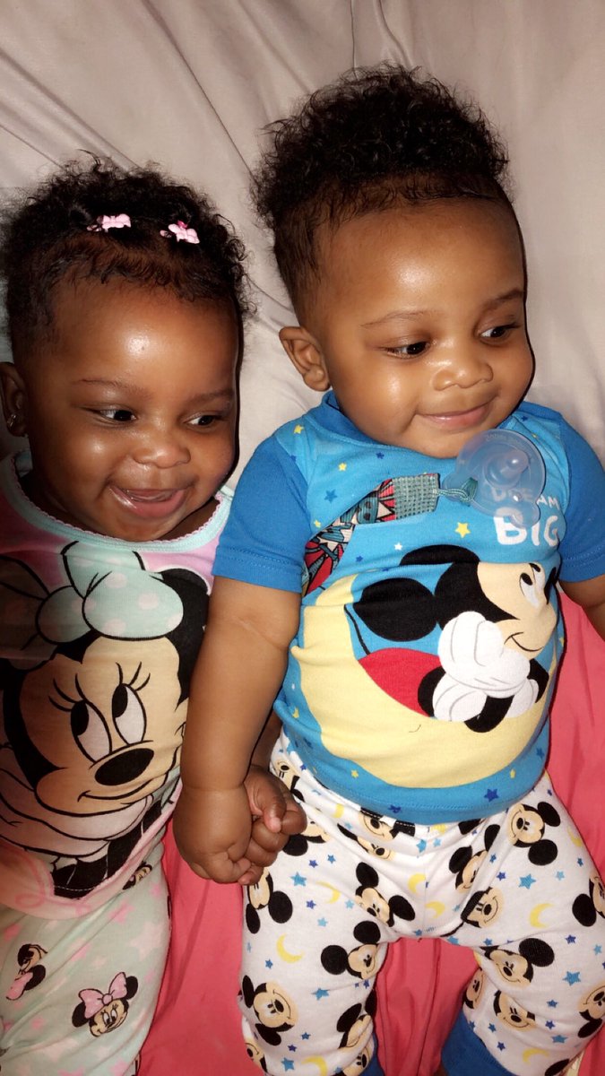 _Lovelylue_'s tweet photo. Happy Saturday from the twins! ππ #JMPx2 #TWINS https://t.co/5qdrDagJeo