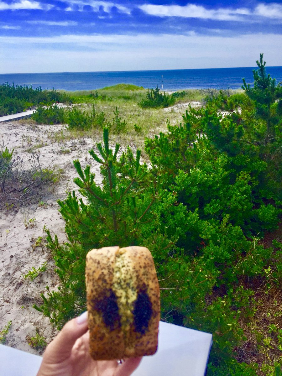 innovationfit's tweet photo. It’s a magical 💫morning 🌅when you start your day with an Innovation Magic 💫Muffin! #cheatdayrules! #Saturday #healthymeal #healthymuffin #poppyseed #lemon #healthchoice #startyourdayright #weightlosstip #weekend #magical #ocean #beach #hamptons https://t.co/JmO4reFY50