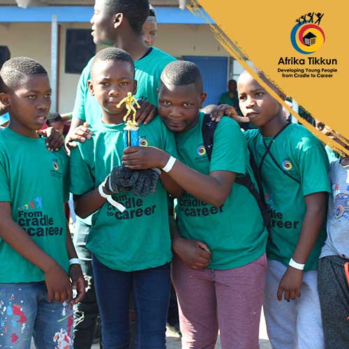 AfrikaTikkun's tweet photo. There’s more; we had the pleasure of sharing the day with the Boxing legend, Thulani “Sugarboy” Malinga, who joined in the fun by giving out prizes to the winning teams.”
#AfrikaTikkun #2018TalentDay #MandelaMonth #ChildYouthDevelopment https://t.co/hghgzEZUMA