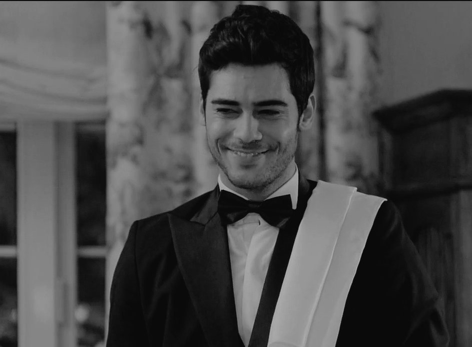 yabennapcam's tweet photo. ''çünkü gülerken gözleri kısılıyor''🍷✴
#YağMel #MeleklerinAşkı @Gulperr_ https://t.co/uJxz0qbgLx