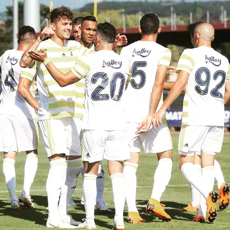 Fenerbahce'mizin Feyenoord’u Ülker Stadyumu’nda konuk edeceği mücadele 21:00’de başlayacak! Mac HD yayınla Kadıköy Arabecks Cafe'de...
0216405.1907