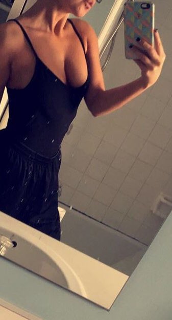 MissMarnie3's tweet photo. @Pasta_Jester make your queen happy. FALL TO YOUR KNEES 💋 🖤 https://t.co/HJLh95CucN
