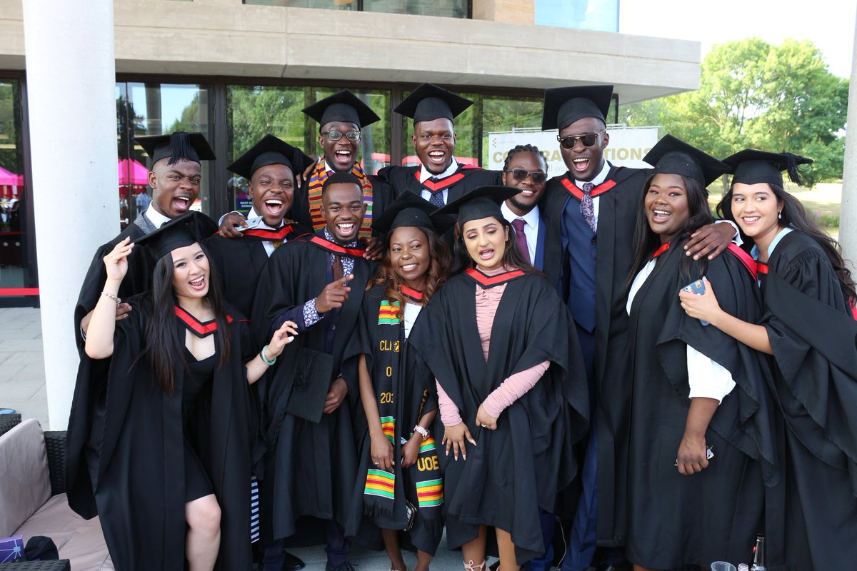 Well done to the #ClassOf2018 Economics graduates @Uni_of_Essex 

Bright future ahead of them!
#essexgraduation