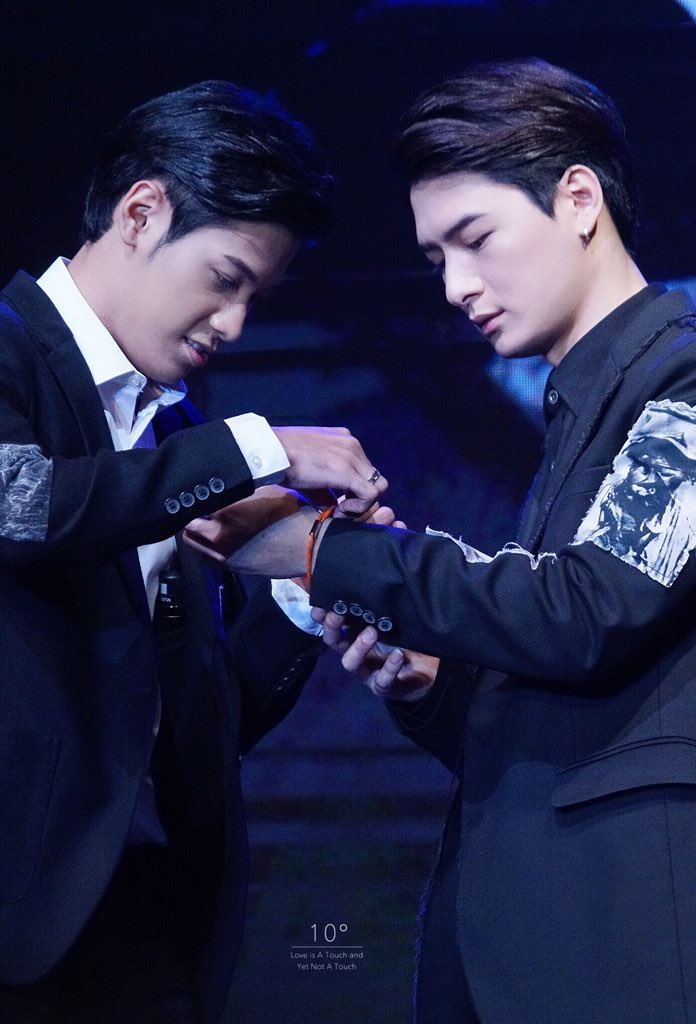 __10Degrees's tweet photo. 20180721 hk fm singtokrist 3p💕

@stjinx_maya  @kristtps 
#perayaofficial #SingtoKrist 
#SingtoPrachaya #KristPerawat https://t.co/pKJ3Q0Ldv1