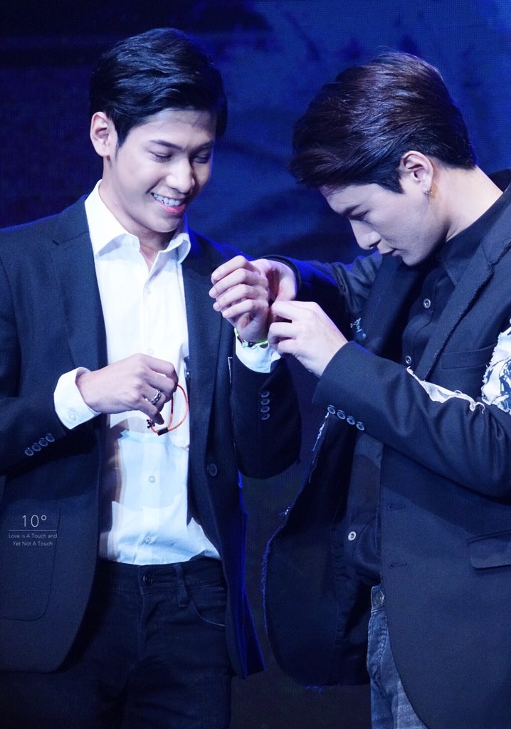 __10Degrees's tweet photo. 20180721 hk fm singtokrist 3p💕

@stjinx_maya  @kristtps 
#perayaofficial #SingtoKrist 
#SingtoPrachaya #KristPerawat https://t.co/pKJ3Q0Ldv1