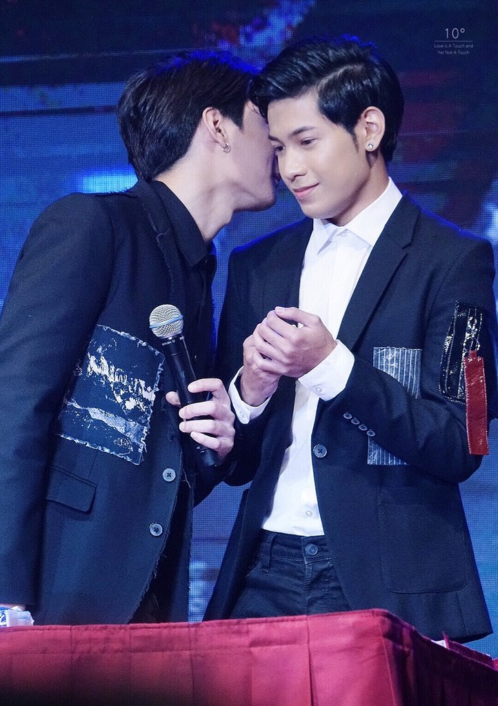 __10Degrees's tweet photo. 20180721 hk fm singtokrist 3p💕

@stjinx_maya  @kristtps 
#perayaofficial #SingtoKrist 
#SingtoPrachaya #KristPerawat https://t.co/pKJ3Q0Ldv1