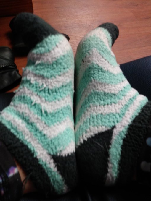 Alone at work, so im sharing with you a few pictures. I hope you like them;) #footfetish #Comfysocks<a href="/tag/footfetish"class="tags"><span>#footfetish</span></a><a href="/tag/comfysocks"class="tags"><span>#comfysocks</span></a>