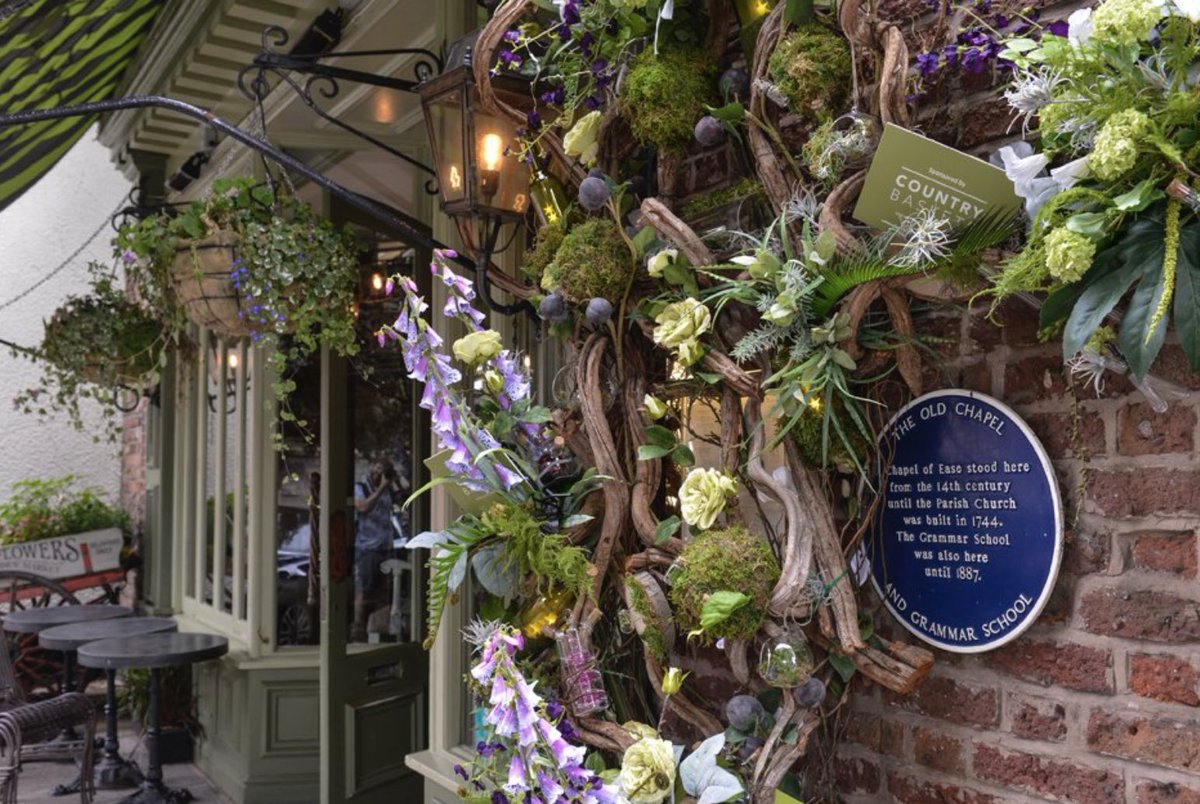 StephLloydUK's tweet photo. Knutsford all styled out for @The_RHS @tatton_park Flower Show this weekend. 
Including @TheBotanistUK #Knutsford https://t.co/EDdaZEU22v