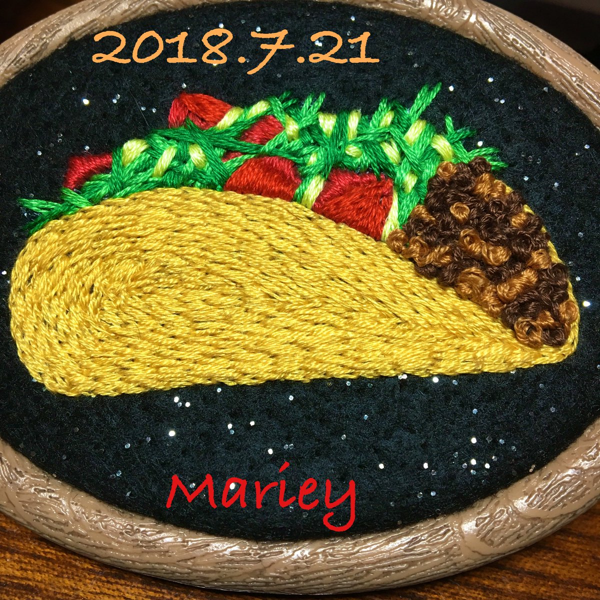 mariey0224's tweet photo. ７月２１日。

タコス🌮
ザックザックと刺していった結果いい感じ。

#Mariey #handmade #handembroidery #embroidery #embroideryinstaguild #foodstagram #food #tacos #手刺繍 #手しごと #ハンドメイド #タコス https://t.co/KY4SgzKSgK