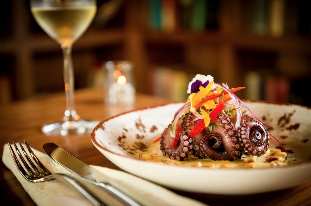 From the moment you step into Casa Amate, the experience is one of comfortable elegance. We source the freshest ingredients, masterfully prepared in Latin American recipes designed to engage all of your senses. || #AndazMayakoba #CasaAmate