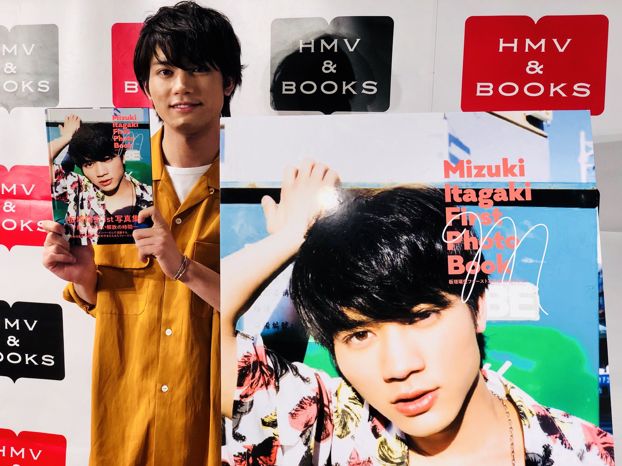 Hmv Books Shibuya 板垣瑞生 本日は板垣瑞生 M Lk 板垣瑞生ファースト写真集 M dvd付 発売記念イベントにお越し頂き ありがとうございました 当店のコットンバッグにサインを入れて頂きました 抽選で1名様にフォロー Rtでプレゼント Hmv Books Shibuya 板垣瑞生 本日は板垣瑞生 M Lk 板垣瑞生ファースト写真集 M dvd付 発売記念イベントにお越し頂き ありがとうございました 当店のコットンバッグにサインを入れて頂きました 抽選で1名様にフォロー Rtでプレゼント