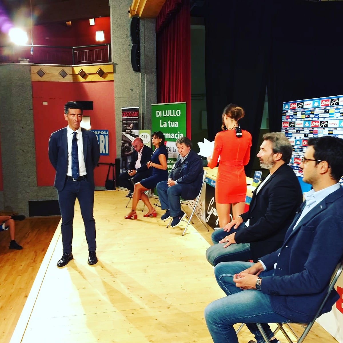 La squadra è sempre la stessa a <a href="/canale8napoli/">mpdpdpd</a> con #Neparliamodadimaro stasera 22.30 si parte per parlare del <a href="/sscnapoli/">Official SSC Napoli</a> di <a href="/MrAncelotti/">Carlo Ancelotti</a> tutto sul ritiro degli #azzurri e sul mercato @SilverMele <a href="/Fa_Tarantino/">Fabio Tarantino</a> <a href="/italiaregia/">Italia Mele</a> #ACorbo <a href="/saviopanico/">savio panico</a>