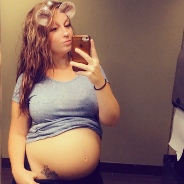 iAM_BrittMarie's tweet image. Making the best outta this pregnancy tho 😜 #7weeksleft