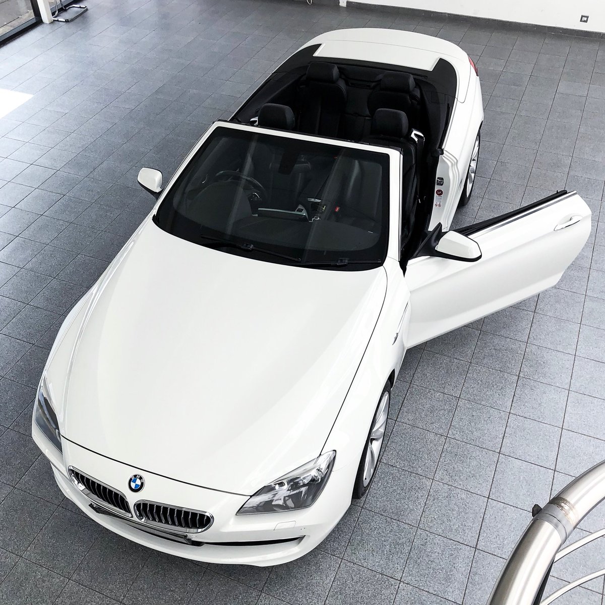 GrangeEdinburgh's tweet photo. This very elegant BMW 640d SE convertible is available for just £22,950! Now that’s a lot of car for that type of money! 💰 

https://t.co/4Tt3pKILe9

#BMW #640d #SE #Convertible https://t.co/mh8etcYa4r