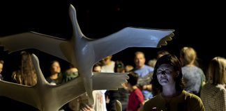 SentinelColo's tweet photo. ICYMI: 7.20.2012 — 6 Years After The #AuroraTheaterShooting https://t.co/DX9ZylC2K1 #Aurora #AuroraCO #gunsense #gunviolence #JamesHolmes #AuroraStrong #TheaterShooting https://t.co/RpKTsa7qwF