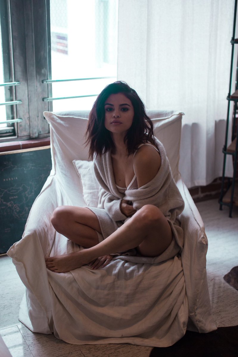 SGAward's tweet photo. VOTE!
#MTVHottest Selena Gomez https://t.co/QwsHaDJQve