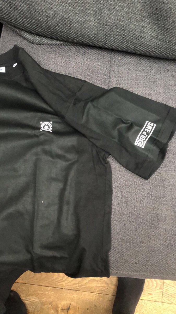danlobopires's tweet photo. @ShirtinatorUK are you joking guys? Shocking print. Will be returning immediately. How can you not QC this before it’s sent out? 😡 https://t.co/EaX68C8PJv
