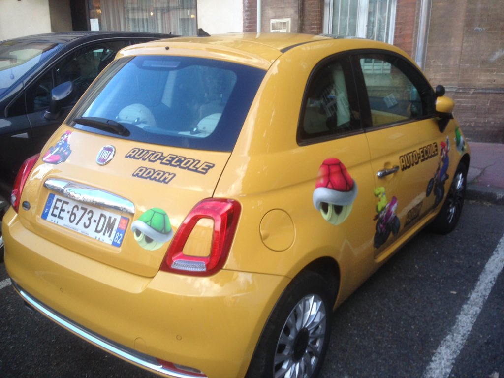 JeanMouchard's tweet photo. Je suis en ville et je vois la voiture mario kart pour une auto école https://t.co/1F81J1m5Z6