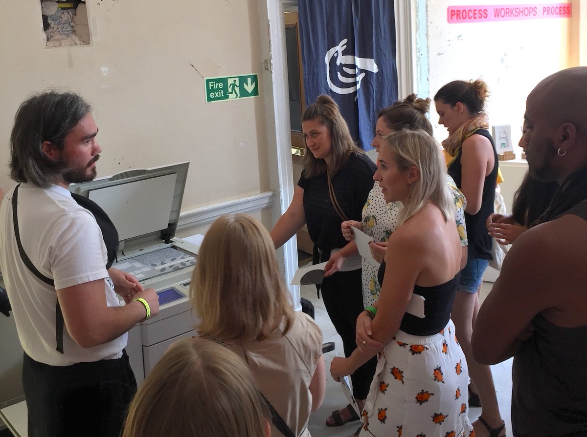 _sarahlu_'s tweet photo. Riso printing workshop with @hatopress + way too many sweaty summer tube rides = zine about those sweaty tube rides. Thanks @EmeraldPaston for the brilliant outing idea! #PROCESSFest @SomersetHouse 
#zine #riso #print https://t.co/S6EpwWdEaV