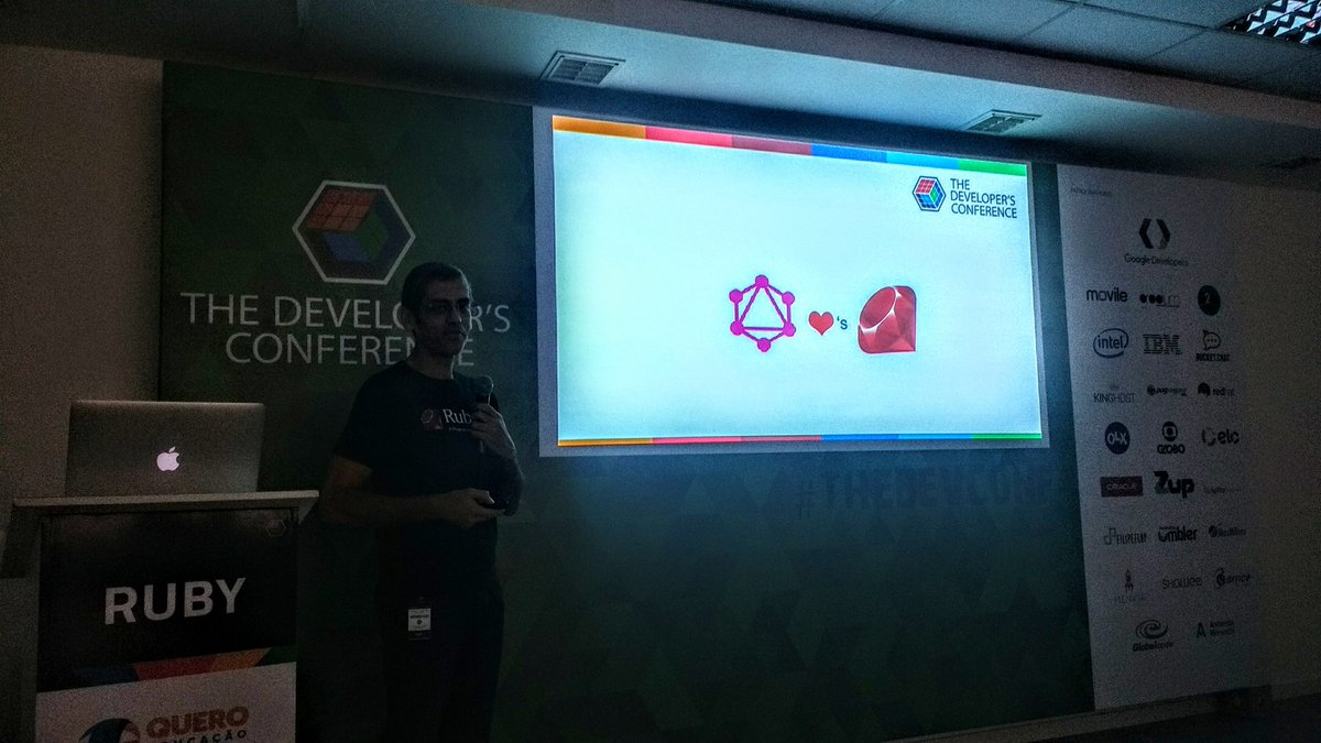 talyssonoc's tweet image. E agora no #tdcruby2018, temos o @sergiosouzalima falando sobre GraphQL! #TheDevConf