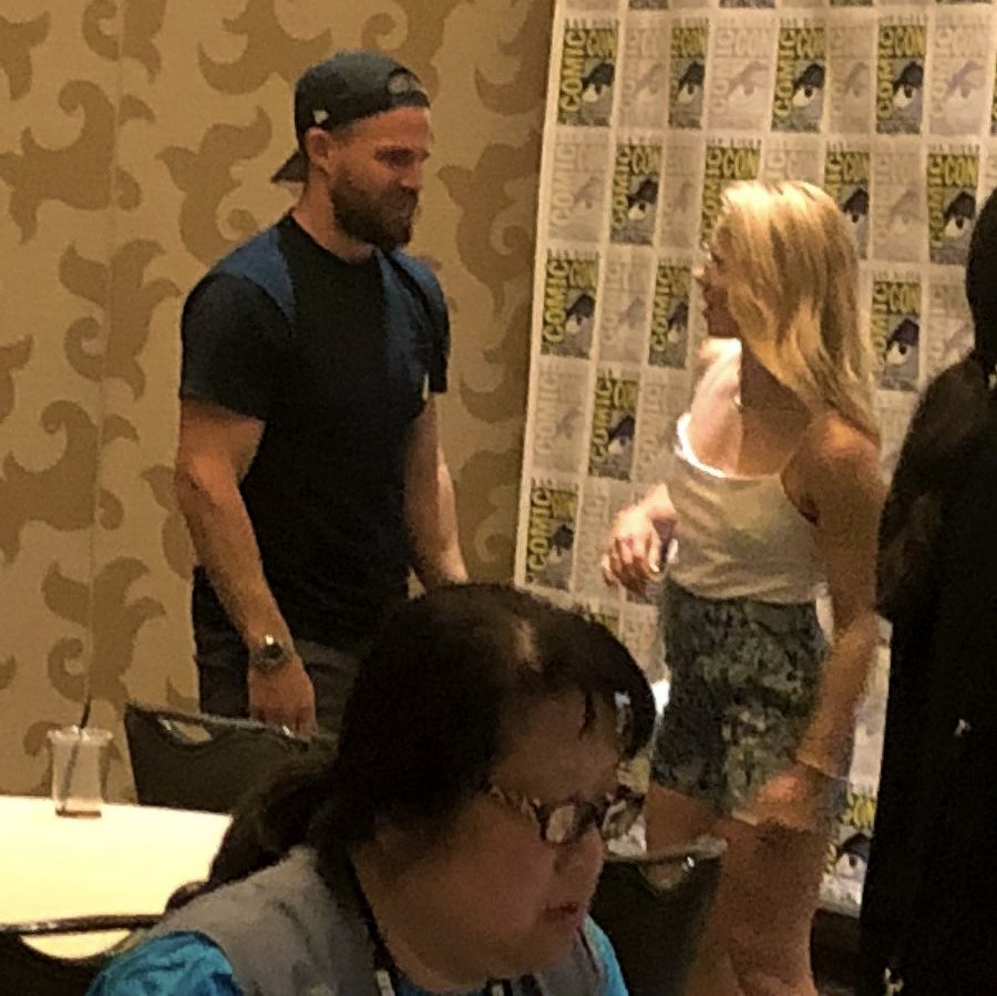 OlicitysArrow's tweet photo. Stephen Amell and Emily Bett Rickards in the press room at #SDCC https://t.co/yFejApBSlC