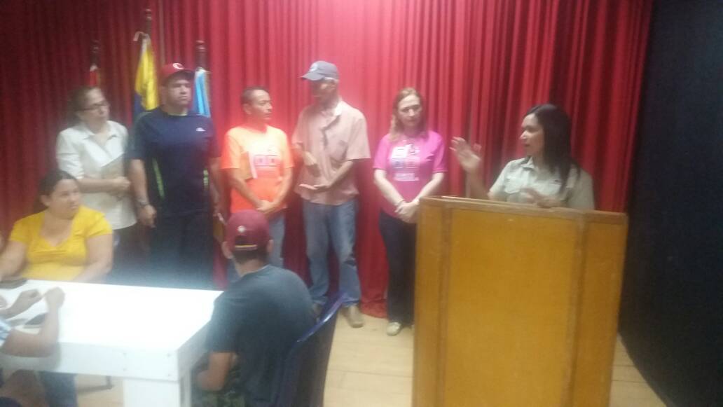MujerPsuvFalcon's tweet photo. Desde Dabajuro @PSUVMujeres #Falcon dando el debate en el marco de las 7 lineas estrategicas del pdte @NicolasMaduro de cara al IV congreso del @PartidoPSUV el 28J #SocialismoFeministaAlIVCongresoDelPsuv https://t.co/Q8gbEuzVjj