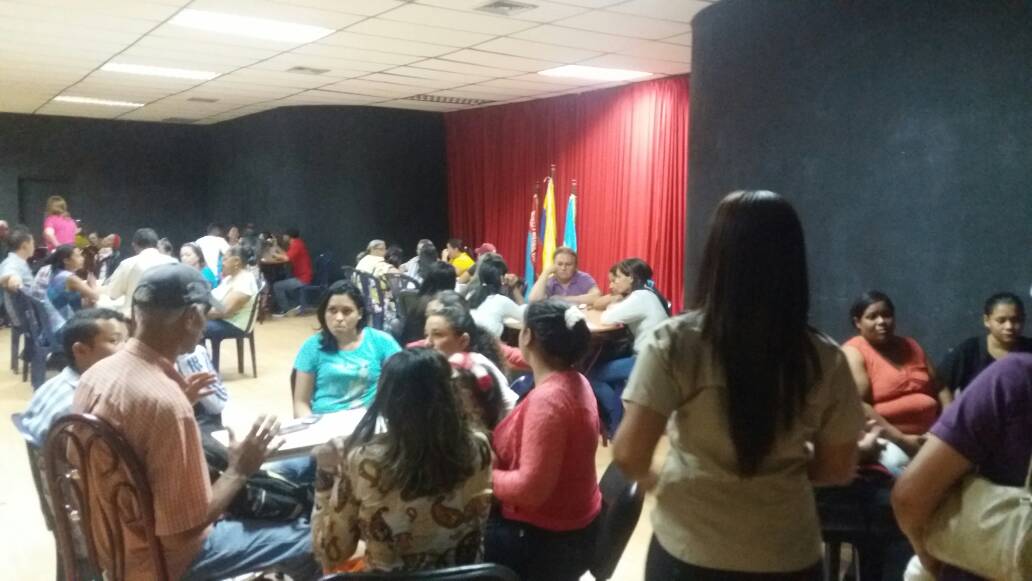 MujerPsuvFalcon's tweet photo. Desde Dabajuro @PSUVMujeres #Falcon dando el debate en el marco de las 7 lineas estrategicas del pdte @NicolasMaduro de cara al IV congreso del @PartidoPSUV el 28J #SocialismoFeministaAlIVCongresoDelPsuv https://t.co/Q8gbEuzVjj