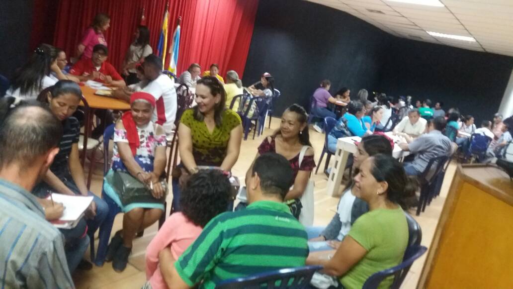 Desde Dabajuro <a href="/PSUVMujeres/">Mujeres PSUV</a> #Falcon dando el debate en el marco de las 7 lineas estrategicas del pdte <a href="/NicolasMaduro/">Nicolás Maduro</a> de cara al IV congreso del <a href="/PartidoPSUV/">PSUV</a> el 28J #SocialismoFeministaAlIVCongresoDelPsuv