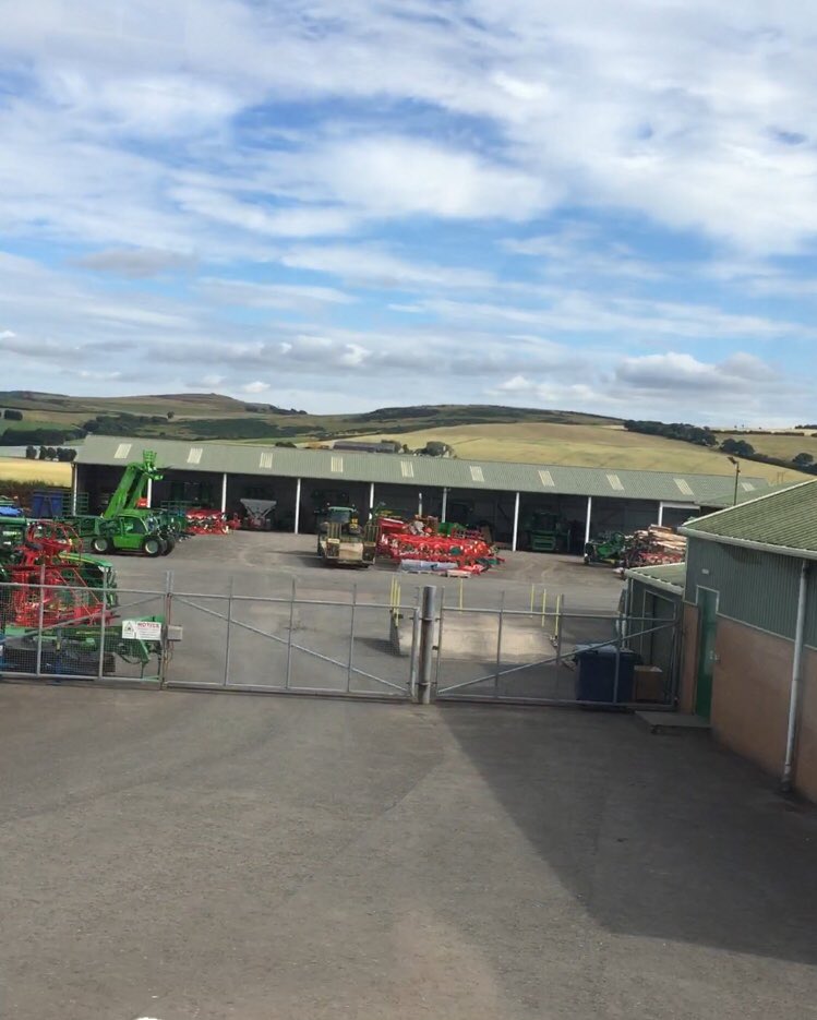 RefSteve316's tweet image. @ffcgarry @evo1lee lads they have a sale on!!!!!  #farmingcominghome #muchcheapness