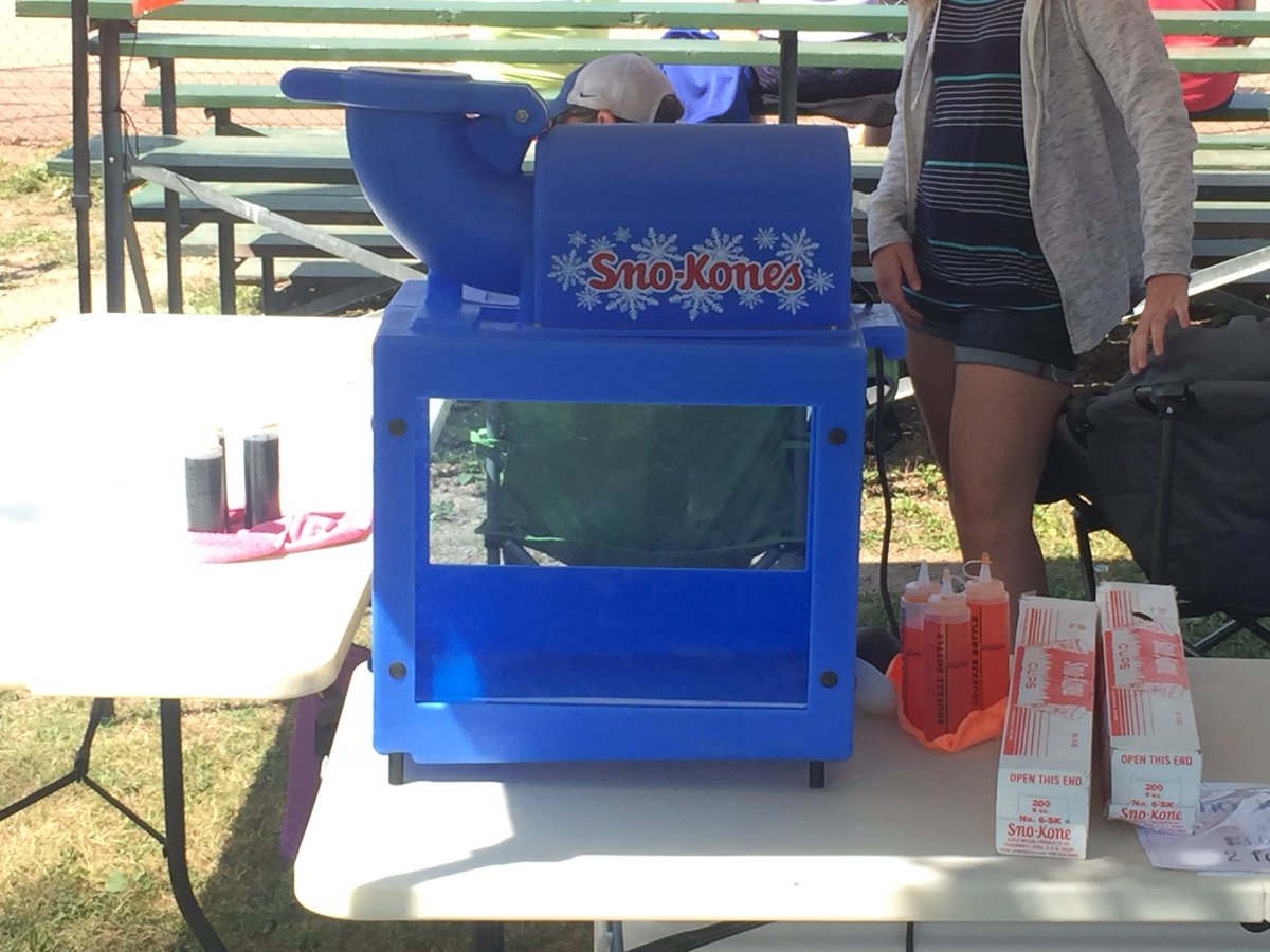 OLMBATourneys's tweet photo. Snow Cones & Pizza are ready! Just in time for the @BaseballOshawa #JimLuttonClassic Skills Competition @EOBAbaseball @DCLORDS #RookieBall https://t.co/lZP9SxpQcd