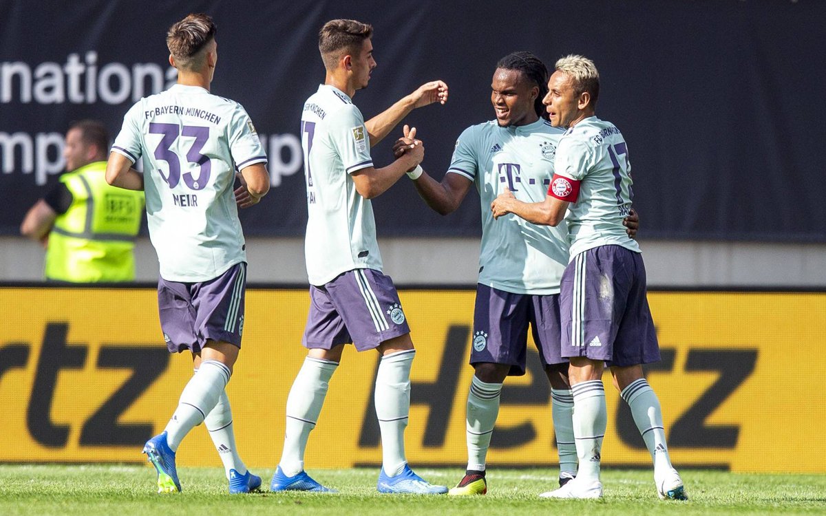 B24PT's tweet photo. Renato Sanches marcou um belo golo de livre direto no regresso aos jogos pelo Bayern https://t.co/u0n37iJghE https://t.co/zV8XOzJbyb