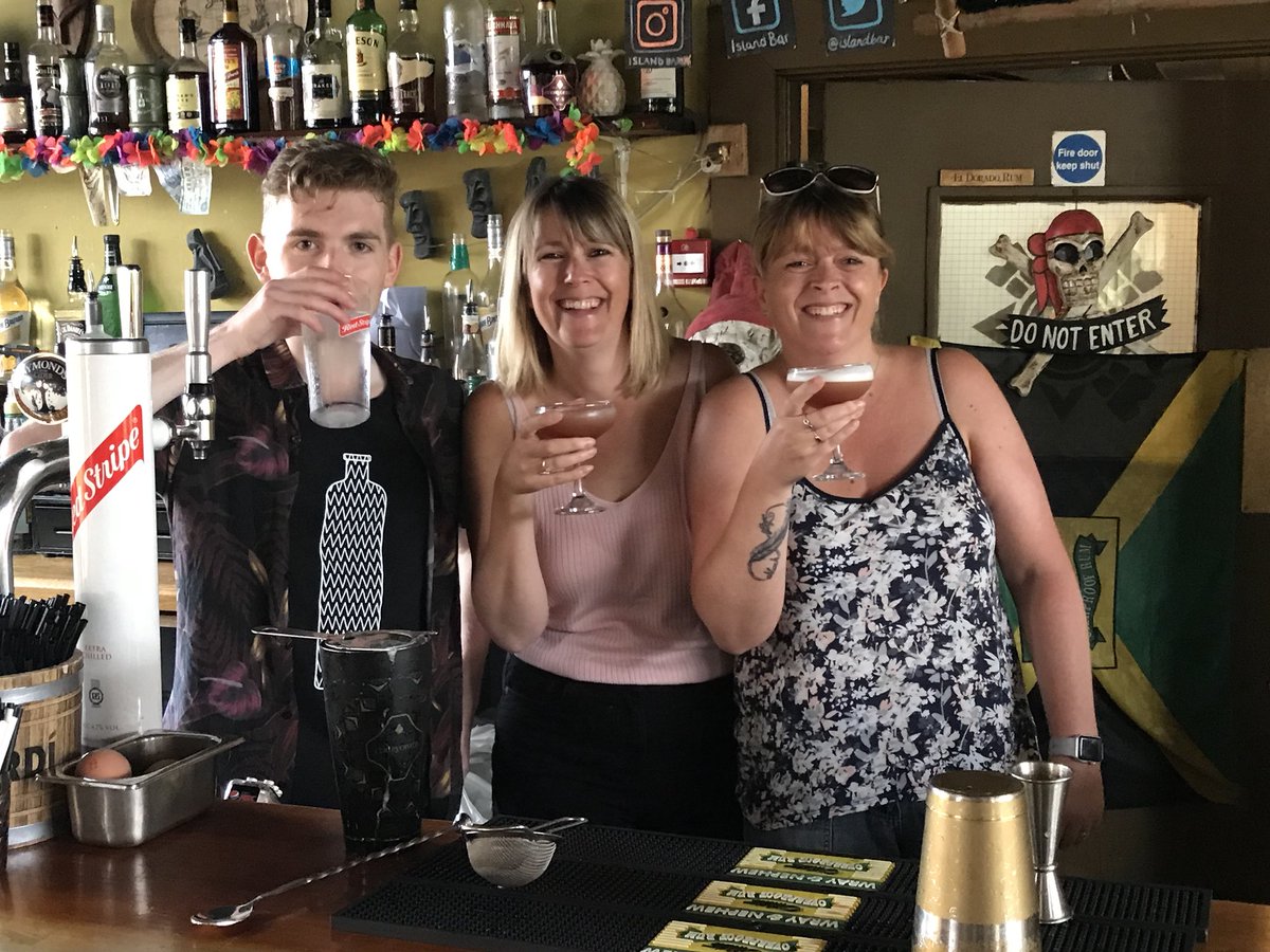 HilchyBoy's tweet image. Great #cocktailmasterclass at @island bar with birthday boy Joe - he certainly knows his cocktails 🍸🍹We’ll be back 😎👍