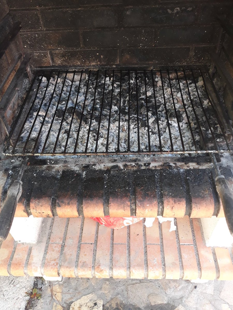 munillacope's tweet photo. @JuanAntAlcala O sea, que al final no has echado la quinoa a la parrilla??? El lunes búscate otra pareja radiofónica!!! Así ha quedado la mía #Saturdaywithfamily https://t.co/d3wmMZnwex