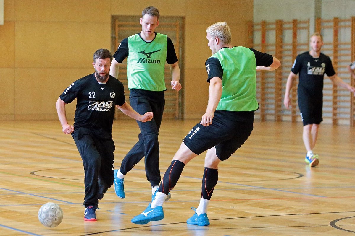 MaxHolst22's tweet photo. Tage 4 &amp; 5 unseres Trainingslagers in Kappl sind geschafft. 💪

(Fotos: Oliver Vogler)
#hsgwetzlar #dkbhbl #leica #saison20182019 https://t.co/iW6MikhmLW