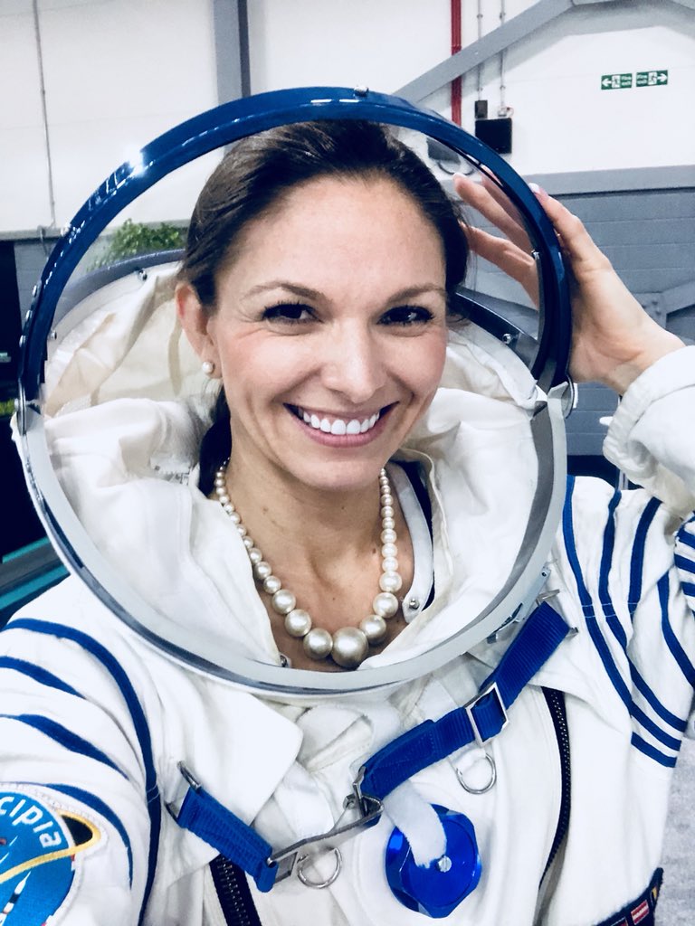 Amstronaut's tweet photo. #favorite outfit: #spacesuit 
❤️👩🏻‍🚀🚀
#fashion #outfitoftheday #FIA18 #stem @FIAFarnborough @spacegovuk https://t.co/X2aMP6xcpV