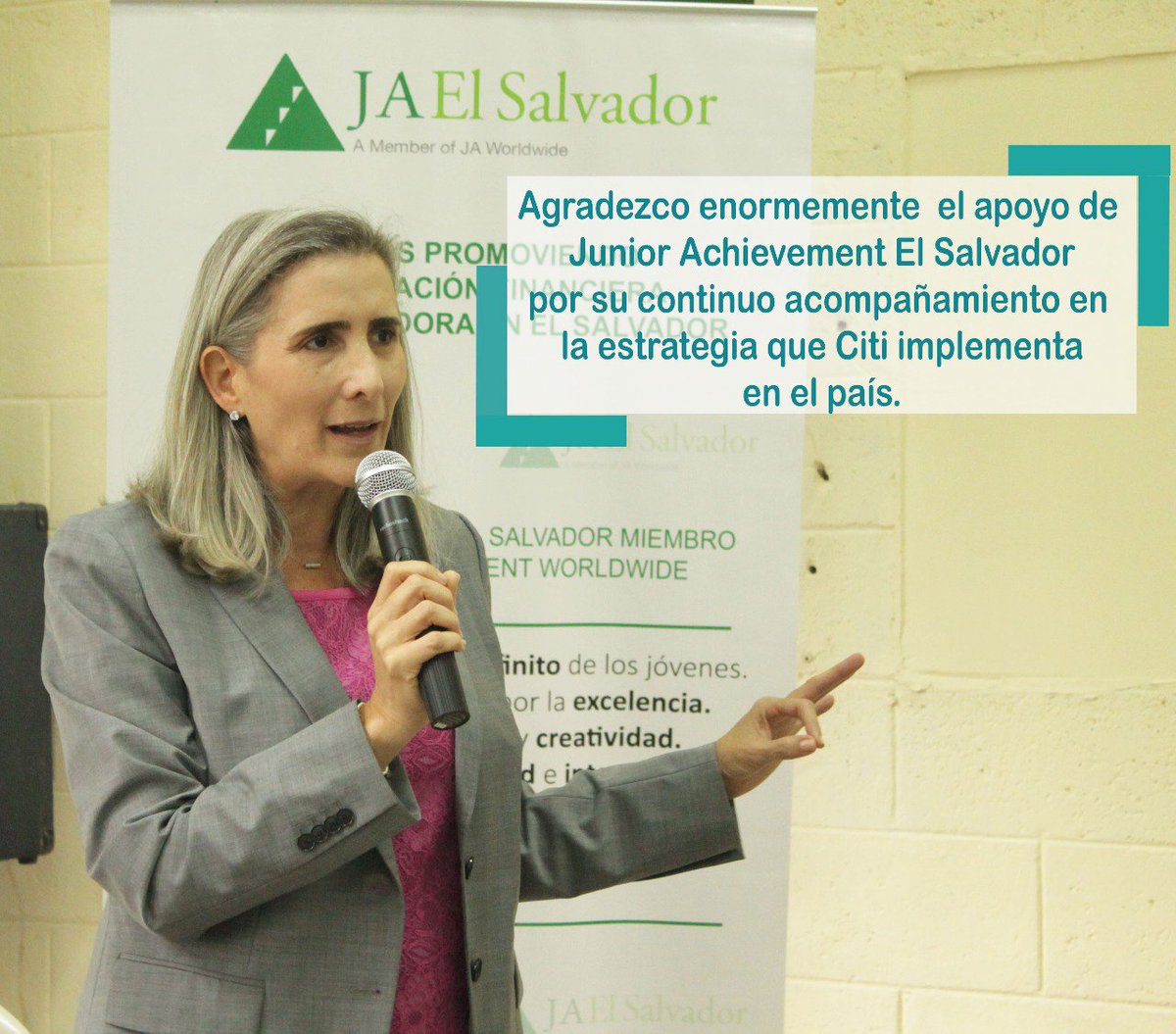 _jaelsalvador's tweet photo. Muchas gracias a la Licenciada Ana Cristina López, Directora Ejecutiva Citi El Salvador por sus palabras y a Citi Foundation por confiar en nuestra organización para ejecutar programas que cambian vidas, como es el Programa Mujeres Emprendedoras. https://t.co/IAkwRBxlpd